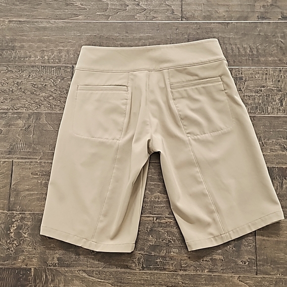 Oakley Women's Tan Shorts sz 2 - Picture 4 of 5